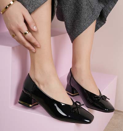 LUXE BELLE Women Heels Black � Buckle Bow Heels