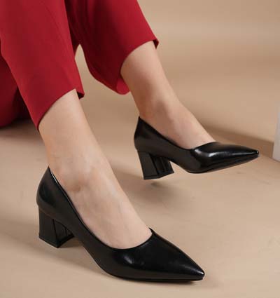 LUXE BELLE Women Heels Black � Plain Heels