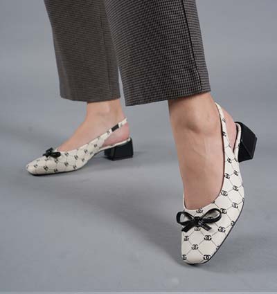 LUXE BELLE Women Heels Ivory � Buckle Bow Heels